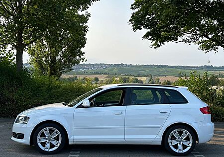 Audi A3 1.4 TFSI Ambition Service/TÜV Neu 5 Türer