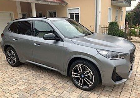 BMW iX1 xDrive30 MSport , Frozen pure grey