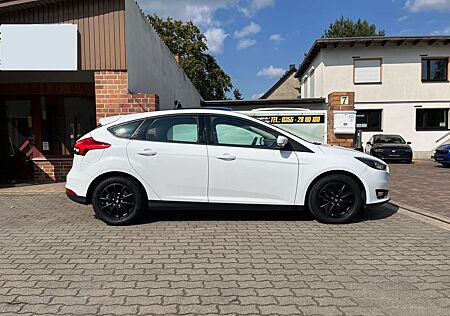 Ford Focus Achtung Felgen / Reifen neu!!! Inspektion neu!!!