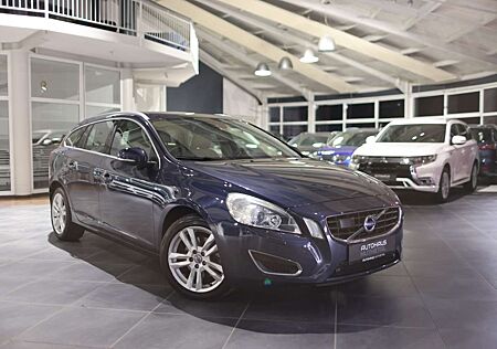 Volvo V60 D4 SUMMUM -SCHECKHEFT BI-XENON