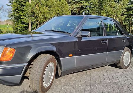 Mercedes-Benz E 300 E-Klasse E-24