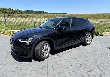 Audi e-tron 55 quattro advanced AHK
