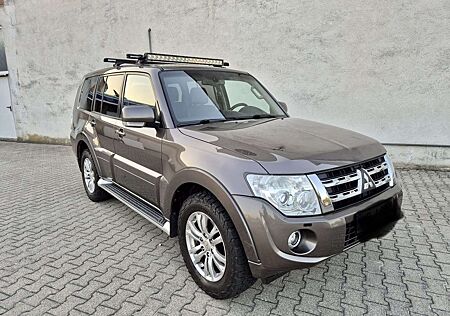 Mitsubishi Pajero 3.2 DI-D Intense (5-trg.)
