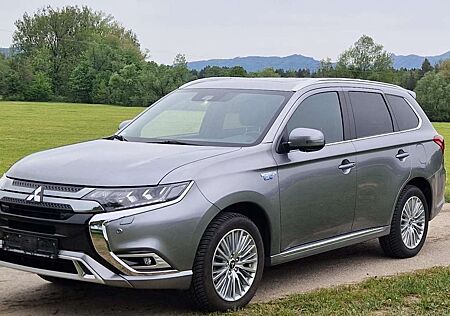 Mitsubishi Outlander PHEV Top 4WD AHK