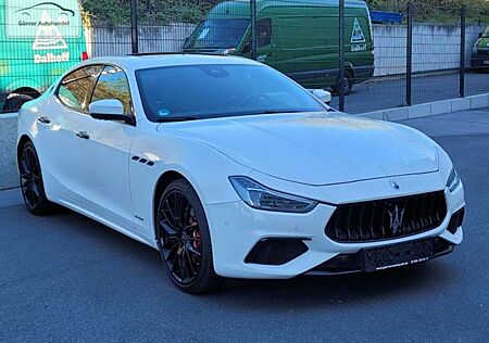 Maserati Ghibli 3,0 V6 D Leder+Schiebdach+360°+Carbon