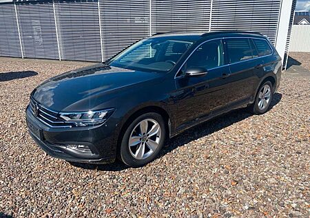 VW Passat Variant Volkswagen Passat Var. 2,0 TDI DSG 4x4*AHK schw.*Kamera*Nav