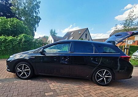 Toyota Auris Hybrid mit LPG Touring Sports Team D