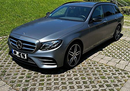 Mercedes-Benz E 300 T 9G-TRONIC AMG Line