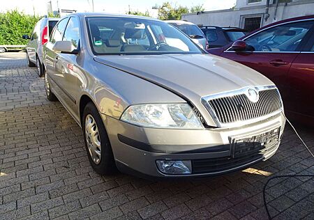 Skoda Octavia Elegance-Klimautomatic-SHZ-118TKM-SHG-Top 1A.1,6L.