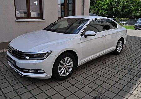 VW Passat Volkswagen Lim 1.5 TSI R Line Leder NAV LED Dynaudio