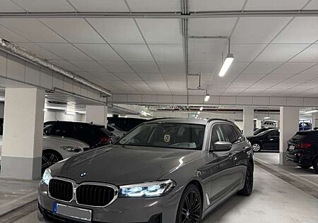 BMW 530d 530 xDrive Touring Aut. Luxury Line