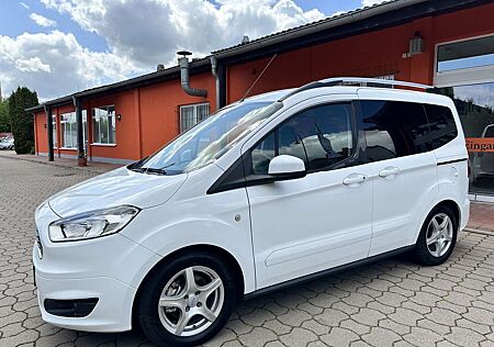 Ford Tourneo Courier Titanium * AHK * SHZ * Neuer Tüv u. Service *