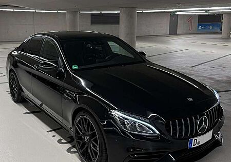Mercedes-Benz C 63 AMG Speedshift 7G-MCT