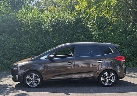 Kia Carens 1.7 CRDi 141 ISG Aut. Spirit 7Sitzer / 8x bereift