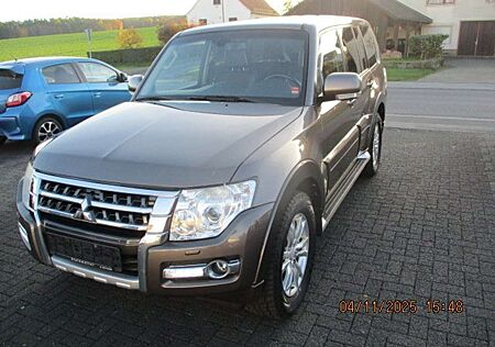 Mitsubishi Pajero Diesel 5-Türer 3.2 DI-D Automatik Plus