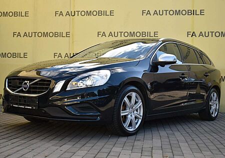 Volvo V60 Kombi R-Design AWD/LEDER/NAVI/SHZ/ACC/PDC/