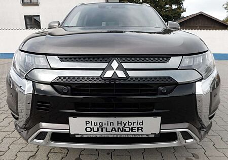 Mitsubishi Outlander PHEV Top 4WD+AHK,1.Hand.Scheckheftgepflegt