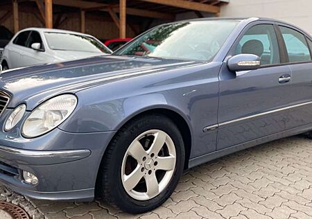 Mercedes-Benz E 240 V6 AVANTGARDE /3.Hand/Scheckheft/HU+AU NEU