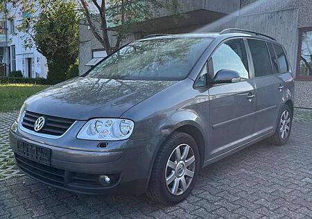 VW Touran Volkswagen Highline