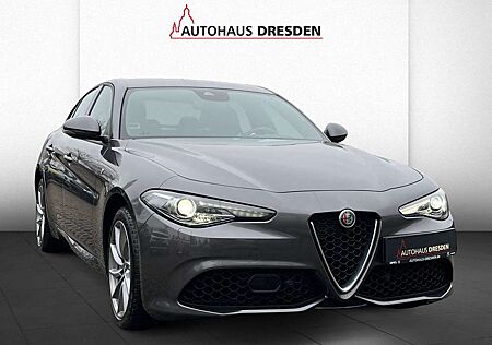 Alfa Romeo Giulia 2.0Turbo 16V ALLRAD LED / NAVI / W-PAKET