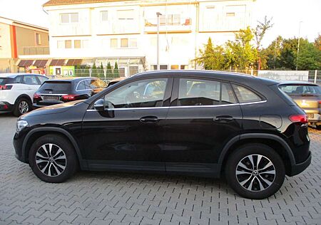 Mercedes-Benz GLA 200 d DCT NAVI LEDER KAMERA SPURH PDC SITZH