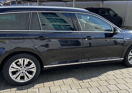 VW Passat Variant Volkswagen 2.0 TDI SCR 4Motion DSG Highline TÜV neu!