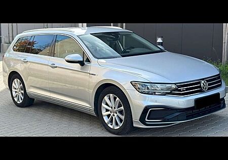 VW Passat Variant Volkswagen GTE 1.4 TSI Plug-In-Hybrid (115 kW / 156 PS) DSG