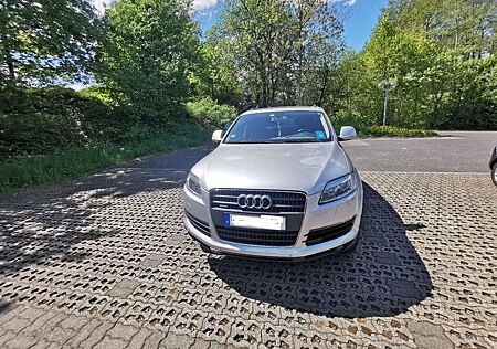Audi Q7 3.0 TDI DPF quattro tiptronic