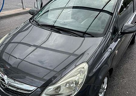 Opel Corsa Satellite