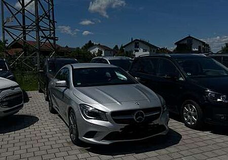 Mercedes-Benz CLA 180 (117.342)