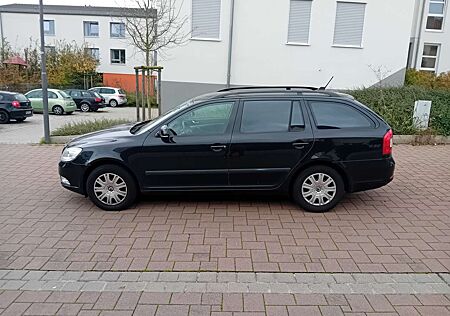 Skoda Octavia SERVICEHEFT LÜCKENLOS , NEU SERVICE, NAVI,KLIMA