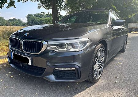 BMW 530d 530 xDrive M Paket+Massage+H&K+Panorama+Sitzklima