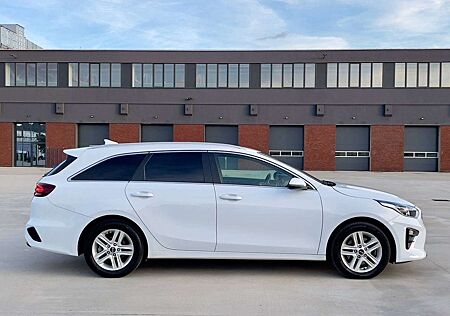 Kia Cee'd Ceed / / Ceed 1.6 CRDi MHEV DCT Vision