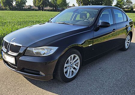 BMW 318 E90