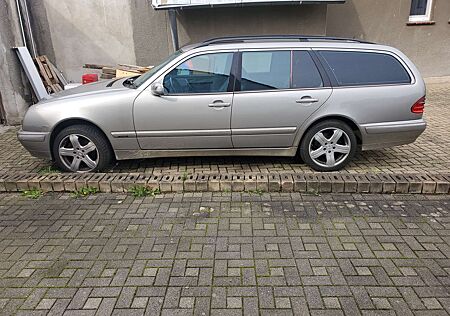 Mercedes-Benz E 280 E+280+T+Avantgarde+4-Matic