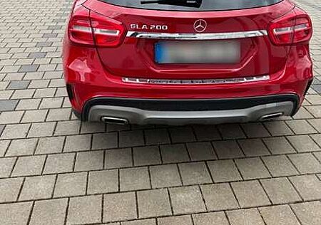 Mercedes-Benz GLA 200 7G-DCT AMG Line