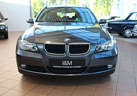 BMW 318 i Touring+PANO+NAVI+AHK+8-FACH+