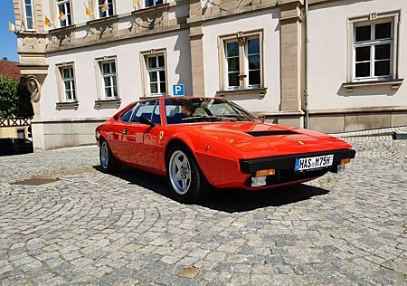 Ferrari Dino GT4 308 rot Modell 1975