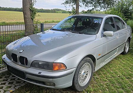 BMW 523i 523