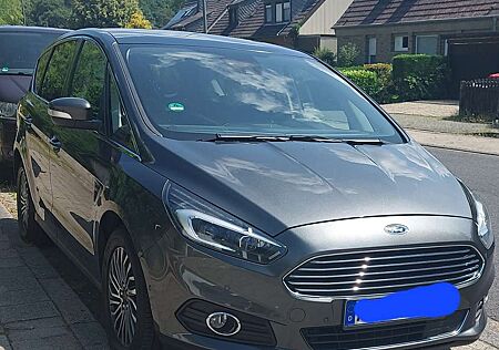 Ford S-Max Titanium