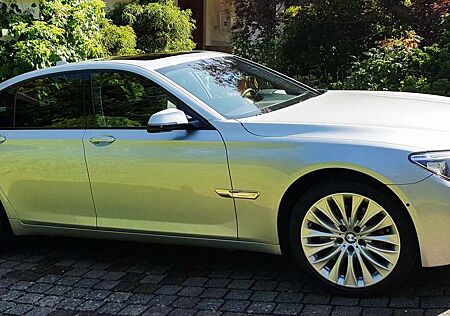 BMW 740 d xDrive Edition Exclusive-Head Up-AHK-Soft Close