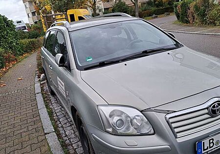 Toyota Avensis gebraucht kaufen Toyota Avensis 1.8 VVT-i Combi Executive