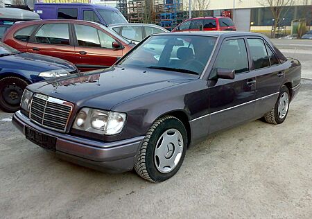 Mercedes-Benz E 250 D Automatik*AHK*SHD*1.Hand*