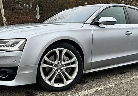 Audi A8 3.0 V6 TDI quattro