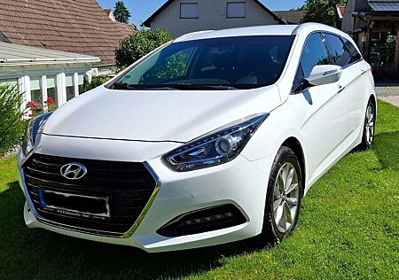 Hyundai i40 Kombi blue 1.6 GDI Trend LPG, Benzin, Garantie
