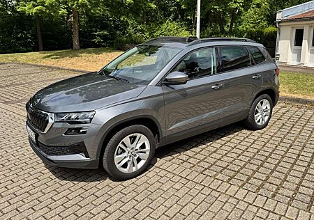 Skoda Karoq 150PS TSI DSG JW AHK Panorma Navi Sitheiz.