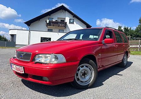 Volvo V70 2.5 Leder TÜV NEU aus 2 Hand 8xREIFEN