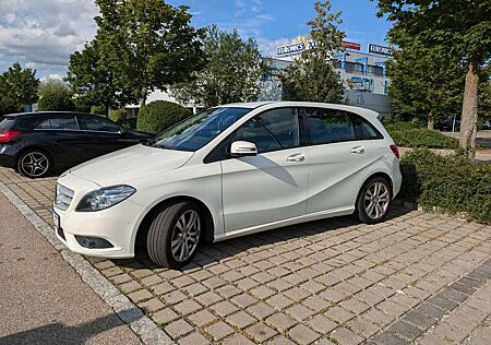 Mercedes-Benz B 180 (BlueEFFICIENCY)