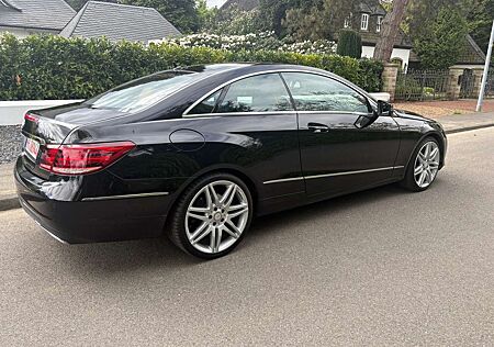 Mercedes-Benz E 350 COUPE-4M-1.HD-UNFALLFR-19AMG-SPORT-PANO-LEDER--LED