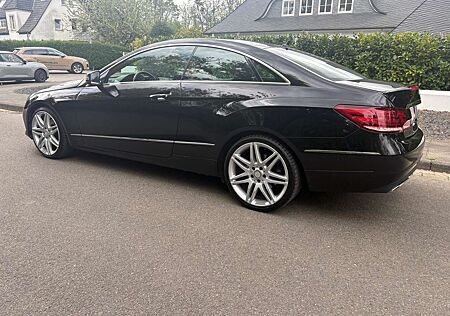 Mercedes-Benz E 350 COUPE-4M-1.HD-UNFALLFR-19AMG-SPORT-PANO-LEDER--LED